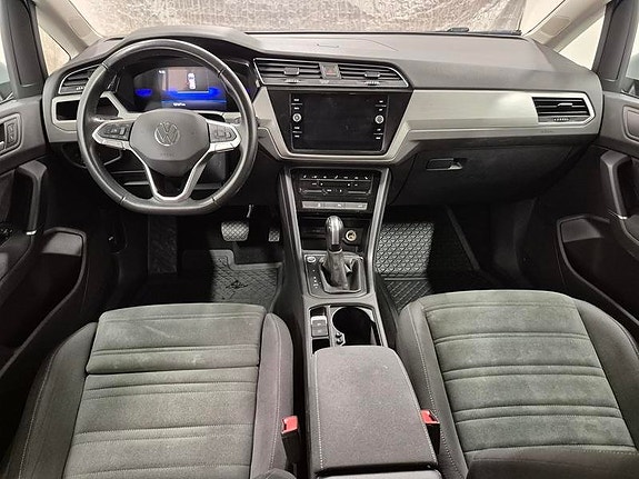 Volkswagen Touran 6 of 9