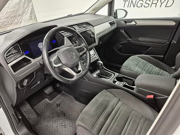 Volkswagen Touran 2 of 9