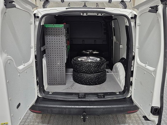 Volkswagen Caddy 8 of 9