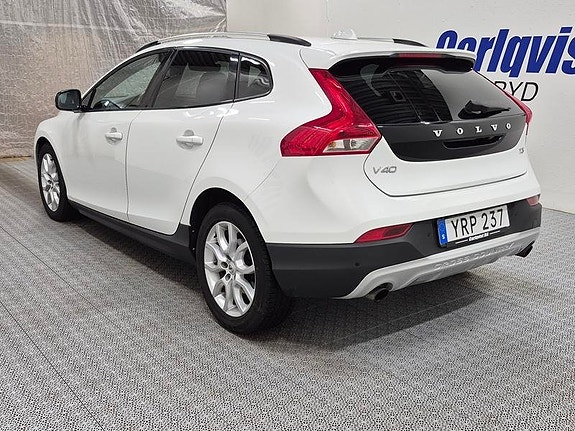 Volvo V40 Cross Country 5 of 7