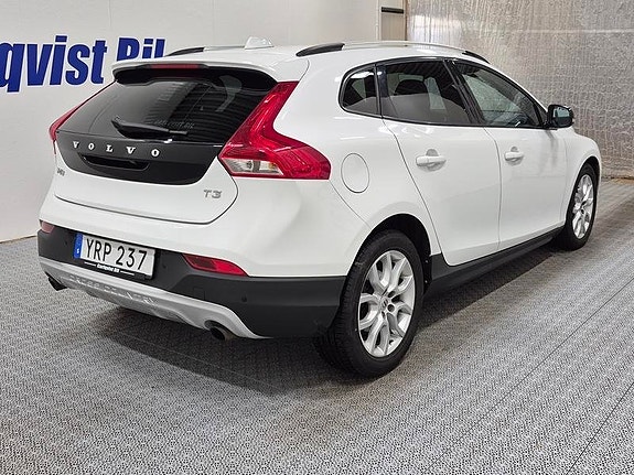 Volvo V40 Cross Country 4 of 7