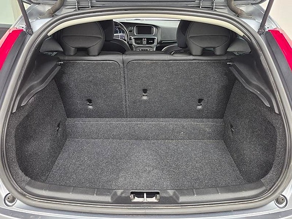 Volvo V40 8 of 8