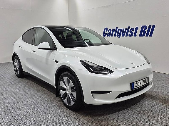 Tesla Model Y 3 of 10