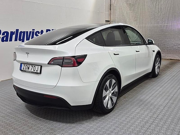 Tesla Model Y 4 of 10