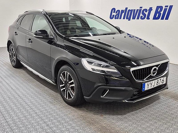 Volvo V40 Cross Country 3 of 10