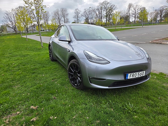 Tesla Model Y 5 of 5