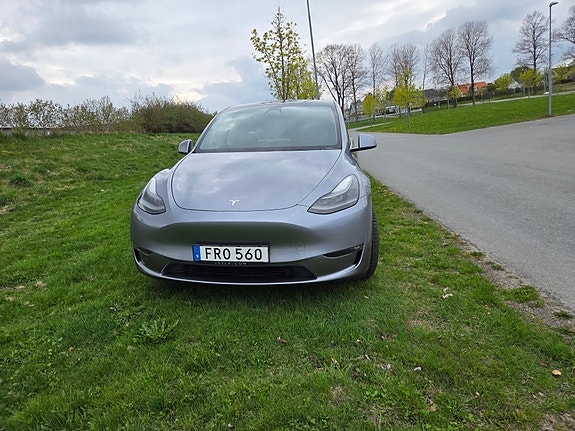 Tesla Model Y 3 of 5
