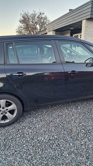 Opel Zafira Tourer 2 of 4