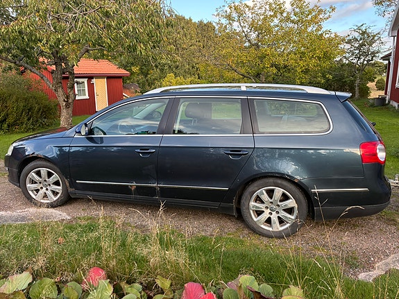 Volkswagen Passat 2 of 2