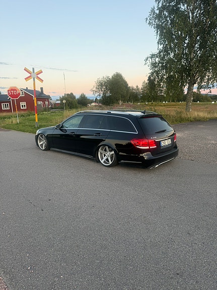 Mercedes-Benz E250 2 of 4