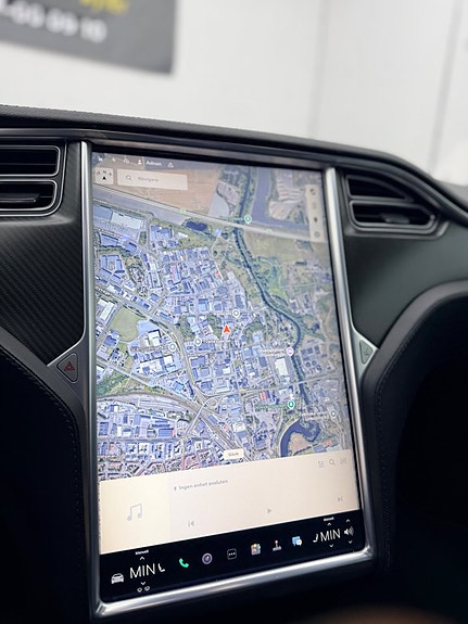 Tesla Model S 21 of 21