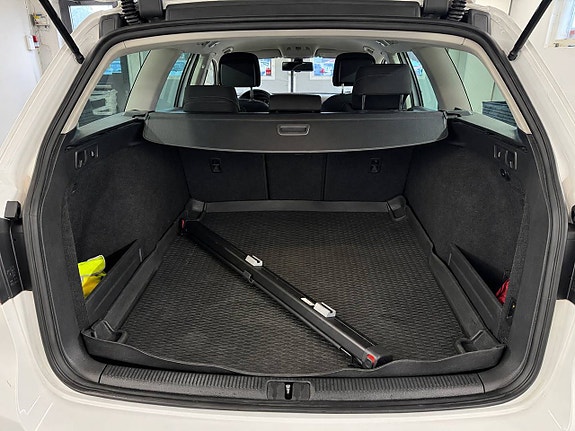 Volkswagen Passat 11 of 14