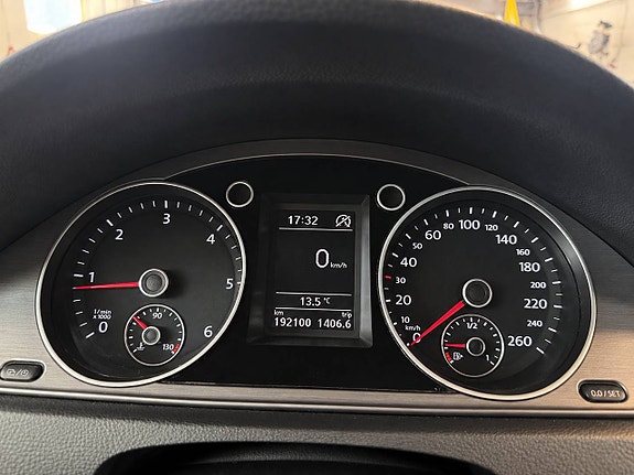 Volkswagen Passat 12 of 14