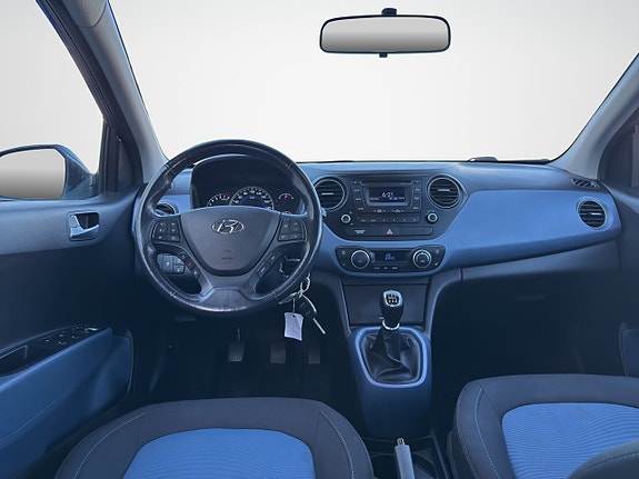 Hyundai i10 12 of 30