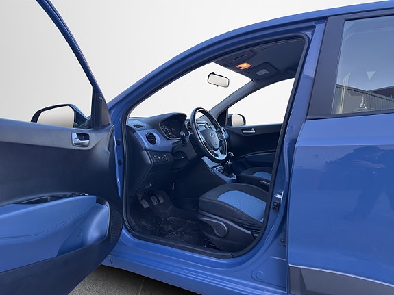 Hyundai i10 10 of 30