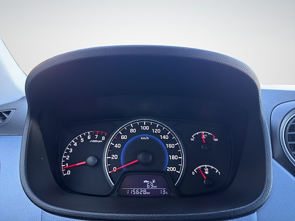 Hyundai i10 22 of 30