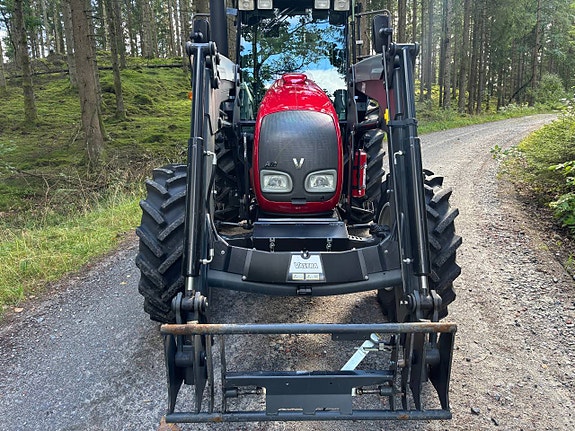 Valtra A72 lastare skogshytt i nyskick 3 of 12