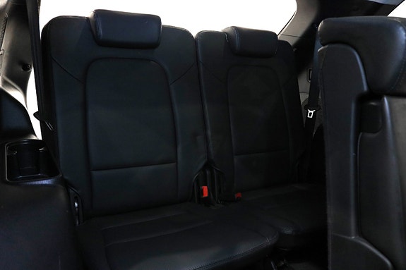 Hyundai Grand Santa Fe 24 of 30