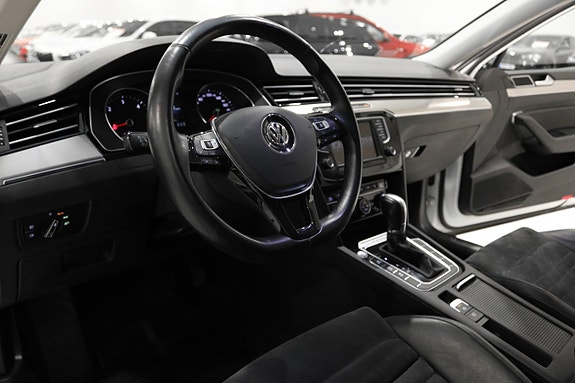 Volkswagen Passat 9 of 28
