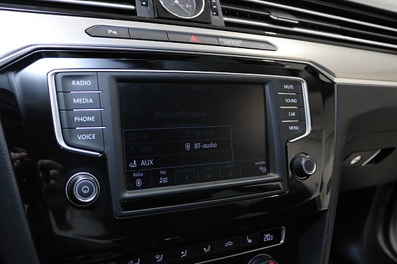 Volkswagen Passat 24 of 28
