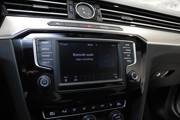 Volkswagen Passat 22 of 28