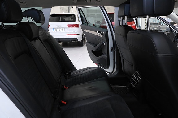 Volkswagen Passat 15 of 28
