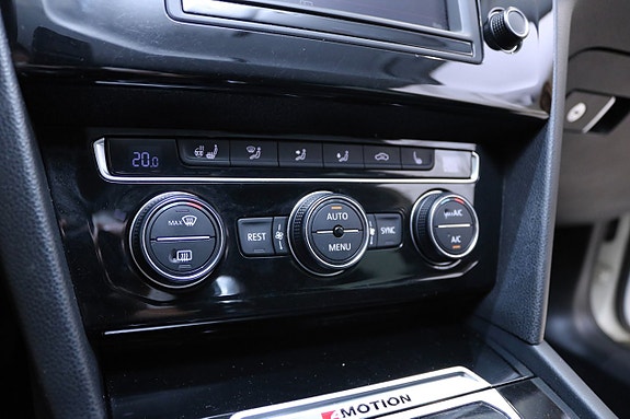 Volkswagen Passat 21 of 28
