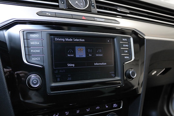 Volkswagen Passat 25 of 28