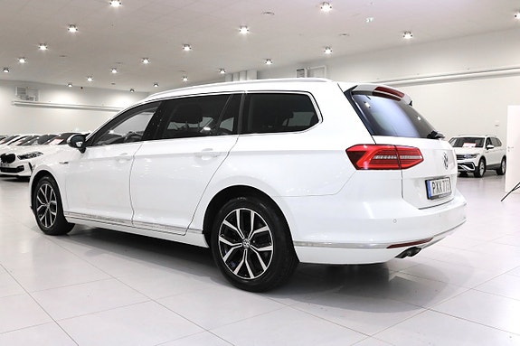 Volkswagen Passat 5 of 28