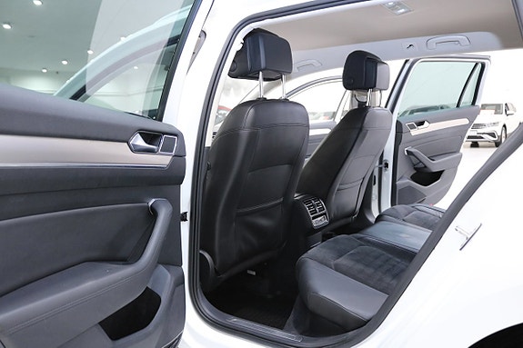 Volkswagen Passat 16 of 28