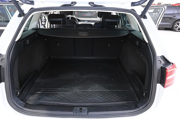 Volkswagen Passat 17 of 28