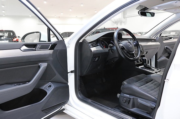 Volkswagen Passat 10 of 28