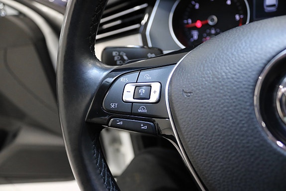 Volkswagen Passat 26 of 28