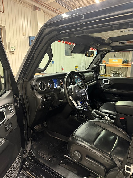 Jeep Gladiator 7 of 11