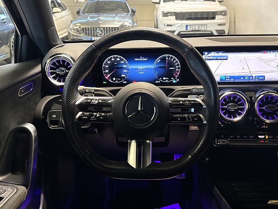 Mercedes-Benz A250 e 16 of 30
