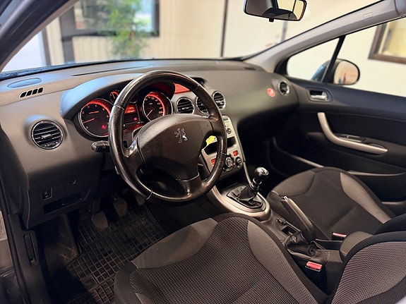 Peugeot 308 8 of 15