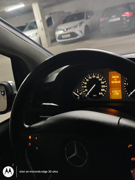 Mercedes-Benz B180 9 of 15