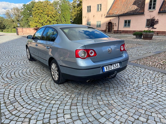 Volkswagen Passat 2 of 12
