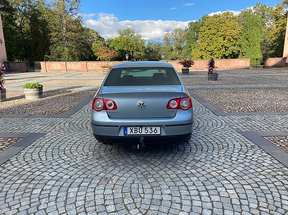 Volkswagen Passat 3 of 12