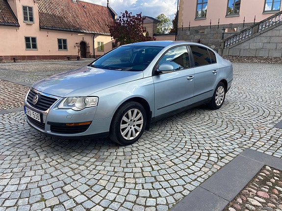 Volkswagen Passat 8 of 12