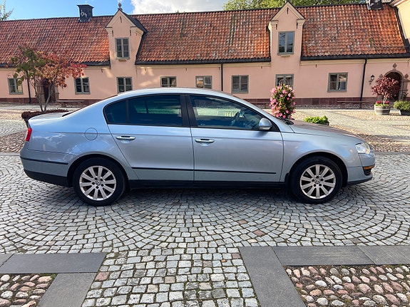Volkswagen Passat 5 of 12