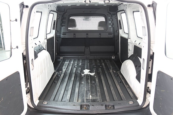 Volkswagen Caddy Maxi 20 of 20