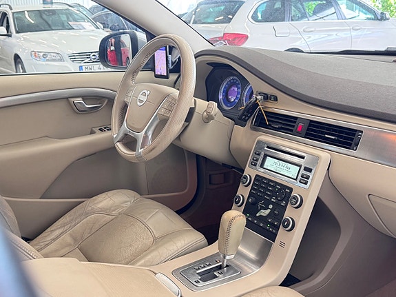 Volvo V70 19 of 27