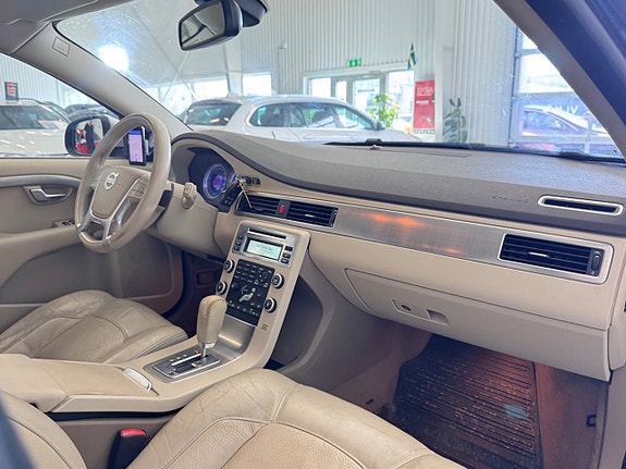 Volvo V70 11 of 27