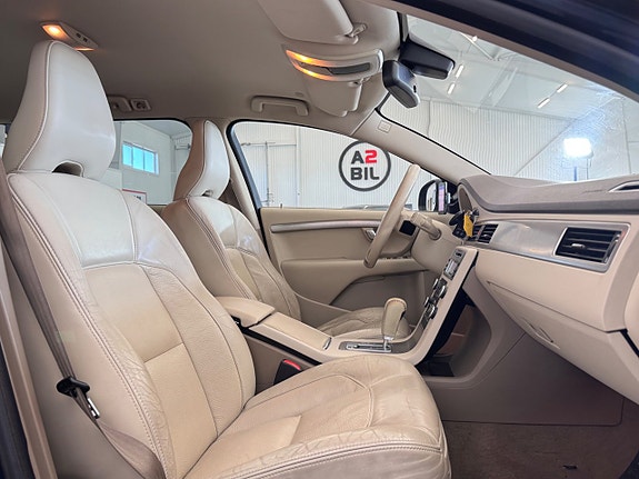 Volvo V70 13 of 27