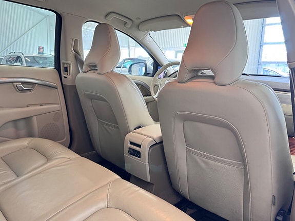 Volvo V70 15 of 27