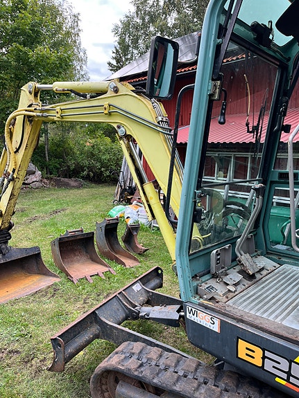 Yanmar B25V 4 of 8