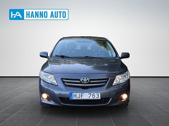 Toyota Corolla 8 of 30