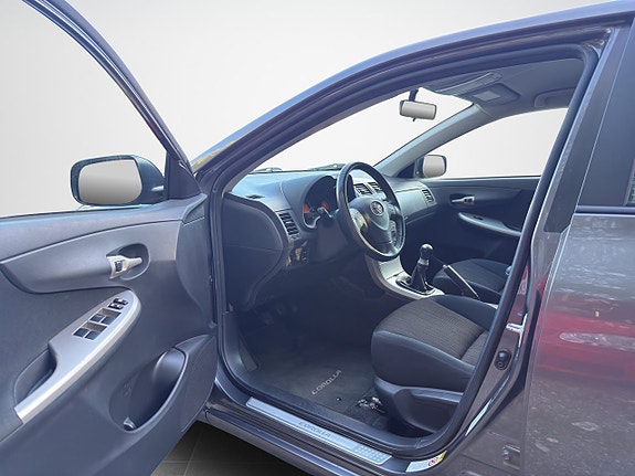 Toyota Corolla 10 of 30