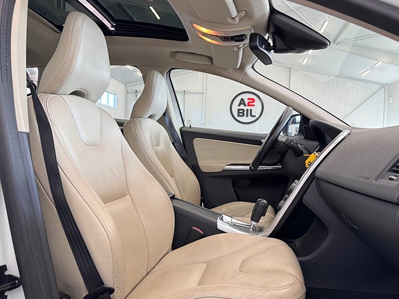 Volvo XC60 13 of 27